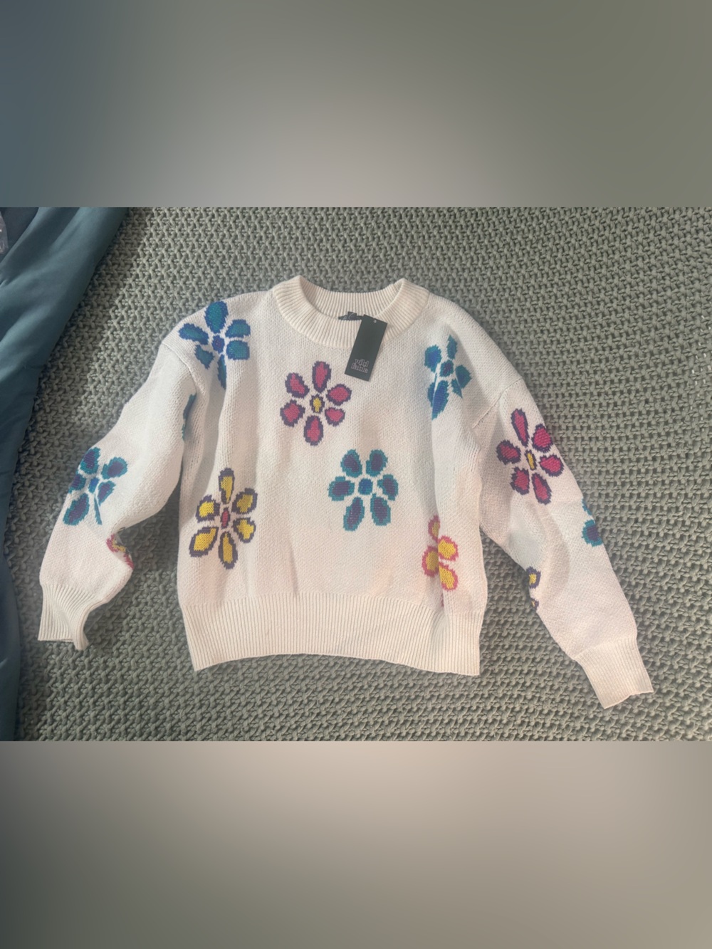 Wild Fabel floral sweater. Brand new, size large